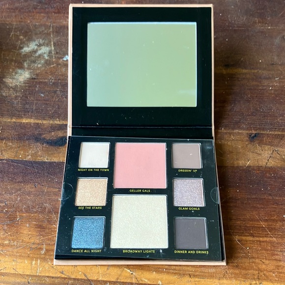Laura Geller Girl's Night Out Eye & Cheek Palette - Picture 2 of 3